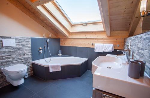 Farchant Apartment | Pet-Friendly Rundblick: 4-Star Stay with Perfect Ratings