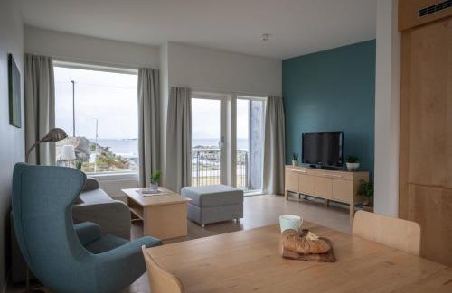 Heroy Apartment | Experience Runde Miljøsenter with Oceanfront Views