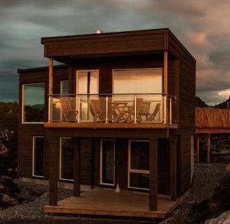 Heroy Villa | Discover Runde Panorama - Ørneredet: Pet & Child Friendly Stay