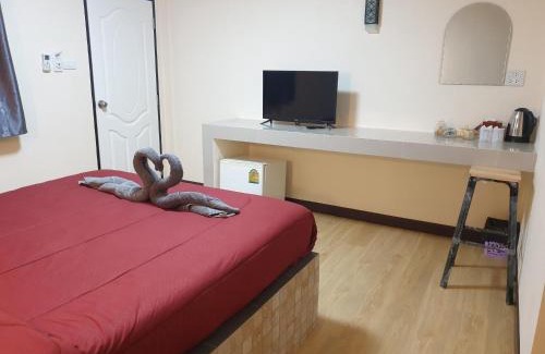 Ranong House | Discover Rung Inn Homestay with Pool and Family Amenities