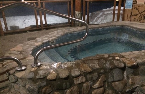 Winthrop Cabin | Cozy Running Wolf Cabin with Pool, Hot Tub & Ski Access