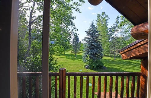 Winthrop Apartment | Experience Running Wolf Studio: Pool, Hot Tub & Trail Access