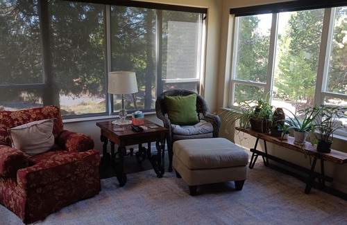 Klamath Falls House | Relax at Running Y: Prime Home with Deck & Spa Amenities