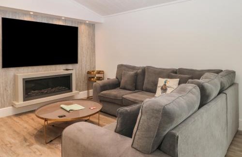 Knott End-on-Sea House | Discover Family-Friendly Ruperts Retreat - A 4-Star Escape