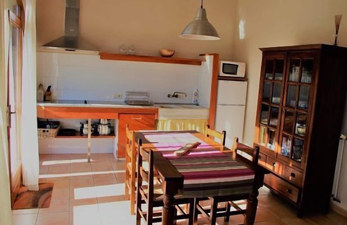 Torroella de Montgri Cottage | Rural Apartment Mas D'en Bou: Pool & Oceanfront Bliss