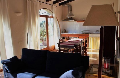 Torroella de Montgri Cottage | Rural Apartment Mas D'en Bou: Pool & Oceanfront Bliss