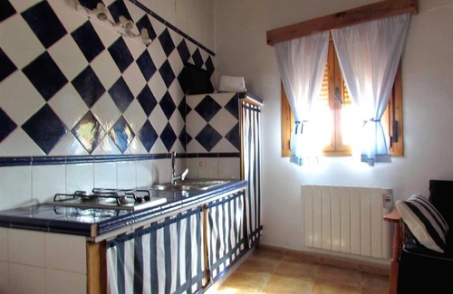 Azabal Apartment | Cozy Rural Apartment in Las Hurdes with Spa & Pet Friendly
