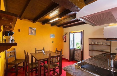 Villanueva de Pria Cottage | Inviting Playa del Canal Apartment with Oceanfront Views