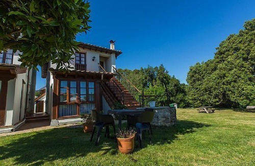 Villanueva de Pria Cottage | Cozy Oceanfront Apartment Playa del Canal for 4 Guests