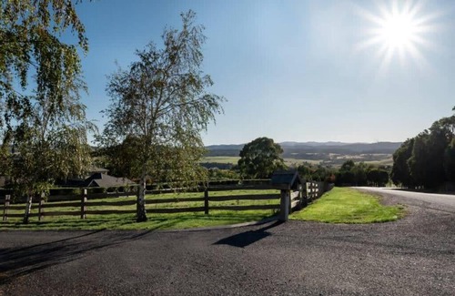 Relbia Apartment | Rural Apartment with Breathtaking Views - Family-Friendly Stay
