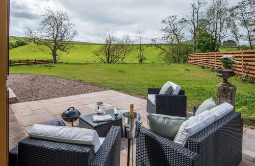 Kelso Cottage | Explore Rural Comfort: Pet-Friendly Cottage with Scenic Trails