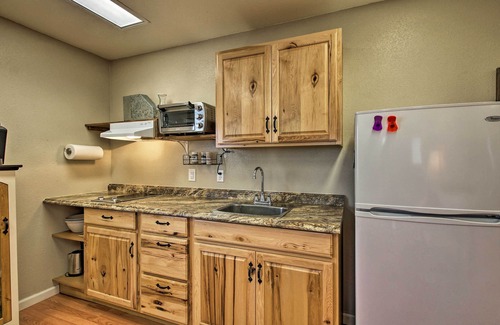 Harrisburg Cottage | Idyllic Rural Cottage 20 Min to Eugene with Mt Tom Views