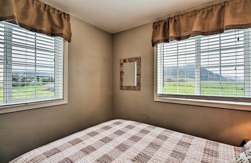 Harrisburg Cottage | Idyllic Rural Cottage 20 Min to Eugene with Mt Tom Views