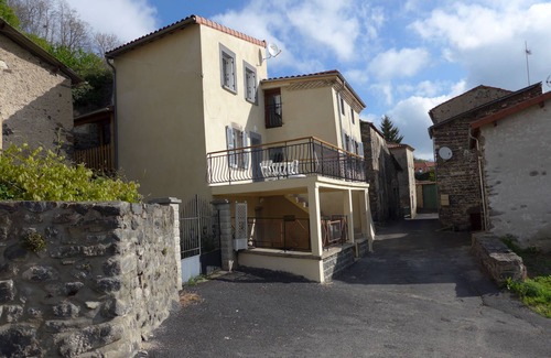 Tourzel-Ronzieres House | Idyllic Auvergne Cottage with Pool and Lake View