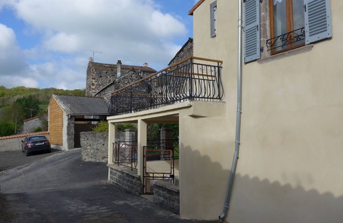 Tourzel-Ronzieres House | Idyllic Auvergne Cottage with Pool and Lake View