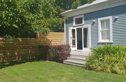 Parkvale Cottage | Idyllic Cottage Stay in Havelock North with Scenic Views