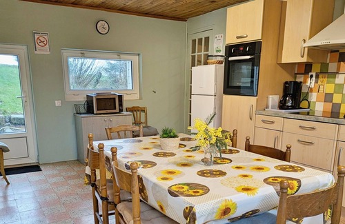 Bais Cottage | Gite Bais: Family-Friendly Retreat with Pool and Spa