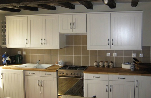 Villiers Cottage | Tranquil Rural Cottage with Scenic Field Views & Pool