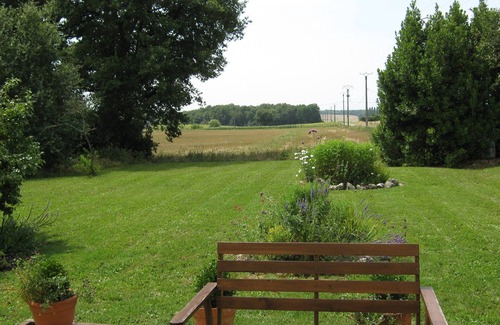 Villiers Cottage | Tranquil Rural Cottage with Scenic Field Views & Pool