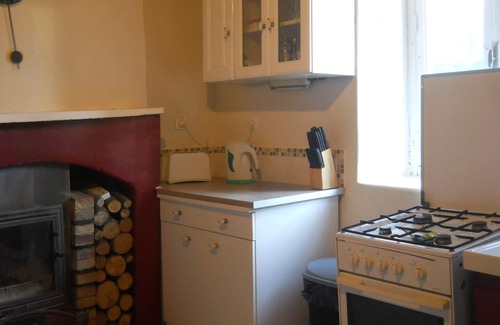 Hambers Cottage | Charming Country Cottage with Breakfast and Family-Friendly Amenities