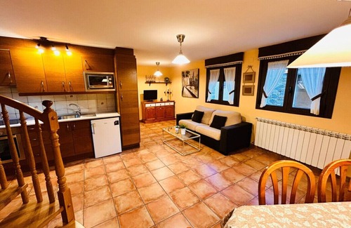 Senegue House | Rural Duplex in the Pyrenees - Garden and Parking