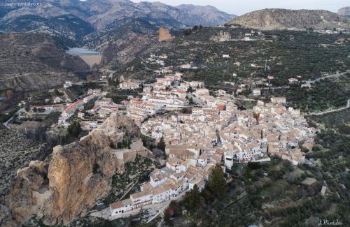 Castril House | Charming Rural El Maño: Family-Friendly Retreat with Hot Tub