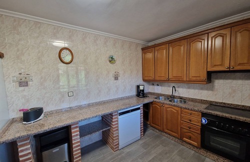 La Rinconada de la Sierra Cottage | Inviting Casa Salva: Private Pool, Garden & Group Retreat