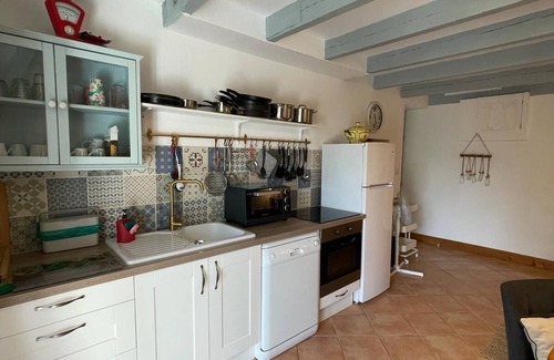 Chalais Cottage | Family-Friendly Cottage with Pool, Garden & Ping-Pong Table