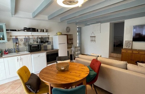 Chalais Cottage | Family-Friendly Cottage with Pool, Garden & Ping-Pong Table