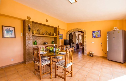 Lloseta Villa | Idyllic Casa de Puri: Poolside Retreat in Mallorca
