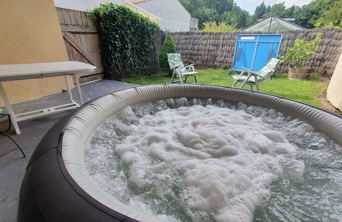 Lamarque Apartment | Idyllic Gite in the Heart of Médoc with Family Amenities