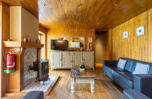 Grote-Brogel House | Idyllic Group Retreat with Garden, Garage & 9.8/10 Rating