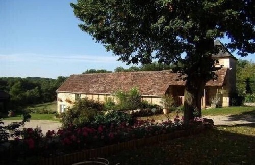 Cazillac Cottage | Discover a Cozy Rural Retreat with Free Vegetable Garden