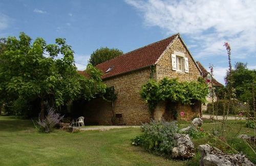 Cazillac Cottage | Discover a Cozy Rural Retreat with Free Vegetable Garden