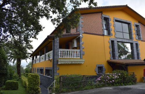 Usurbil Cottage | Cozy Caserío Ibarrola Txiki: Oceanfront Stay for 12
