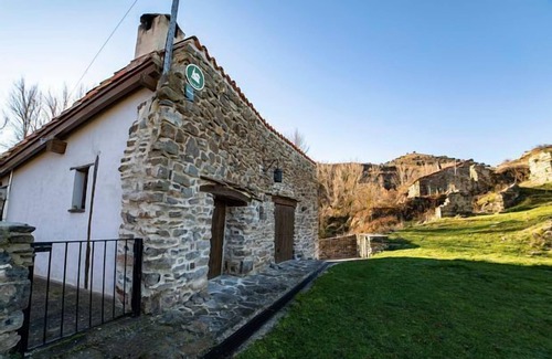 Poyales Cottage | Relax at El Huerto de la Fragua - 10/10 Guest Rated!