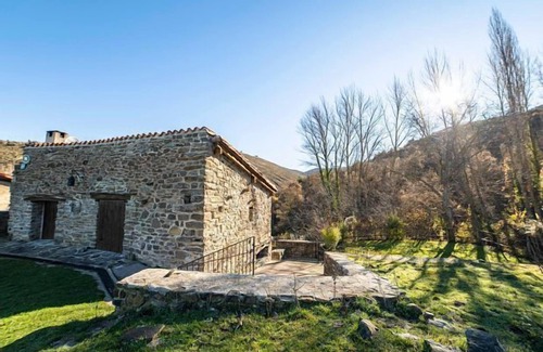 Poyales Cottage | Relax at El Huerto de la Fragua - 10/10 Guest Rated!