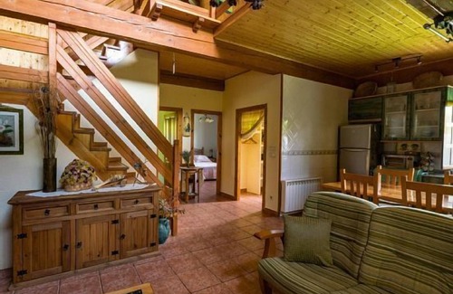 Burbia Cottage | Inviting Retreat El Salgueiro: Spa & Family-Friendly Stay