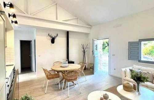 El Vellon Cottage | Idyllic Retreat at La Casona de Monterrey, Sky Awaits!