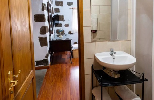 La Solana Cottage | Serene Retreat Surrounded by Nature and Family-Friendly Comfort