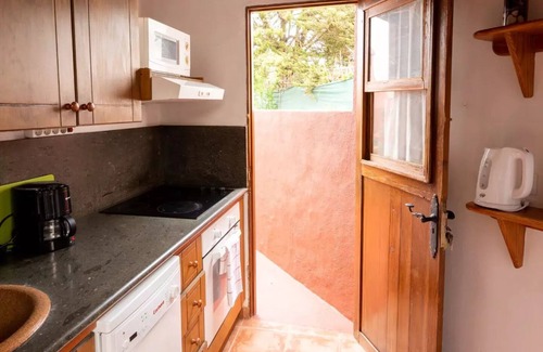 La Solana Cottage | Serene Retreat Surrounded by Nature and Family-Friendly Comfort