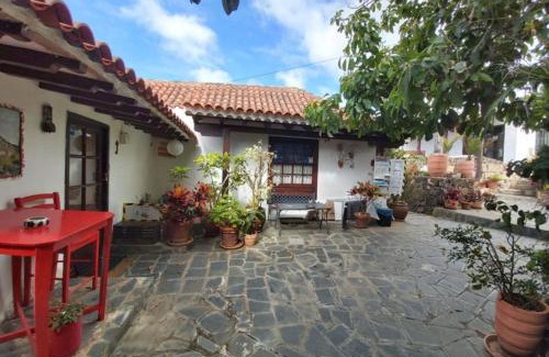 Valle de Guerra Villa | Idyllic Rural Retreat with Pool & Breakfast in Tenerife