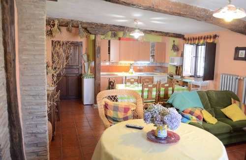 Villaherreros Cottage | Cozy Rural House La Pequena: Family-Friendly Getaway