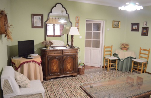 Villaherreros Cottage | Cozy Rural House La Pequena: Family-Friendly Getaway
