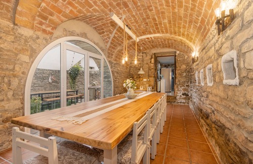 Sant Guim de la Plana House | Rural House 'La Rectoria De Vicfred' with Mountain Views, Wi-Fi and Air Conditioning