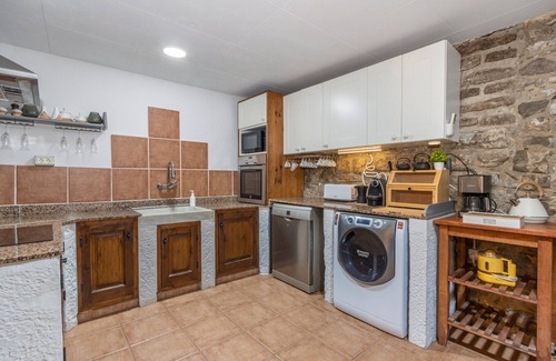 Sant Guim de la Plana House | Rural House 'La Rectoria De Vicfred' with Mountain Views, Wi-Fi and Air Conditioning