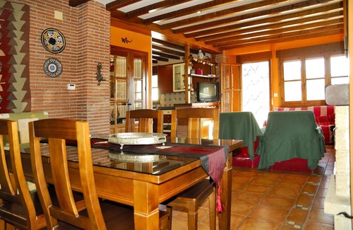 Conchar Cottage | Inviting Rural House Near Granada with Free WIFI & Spa