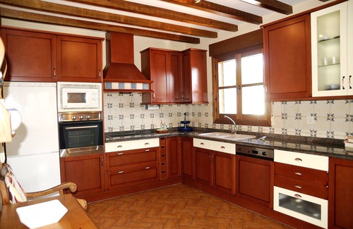 Conchar Cottage | Inviting Rural House Near Granada with Free WIFI & Spa