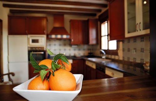 Conchar Cottage | Inviting Rural House Near Granada with Free WIFI & Spa