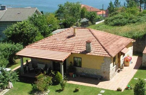 Santa Cristina de Cobres House | Idyllic Rural House in Pontevedra with Pool & Garden